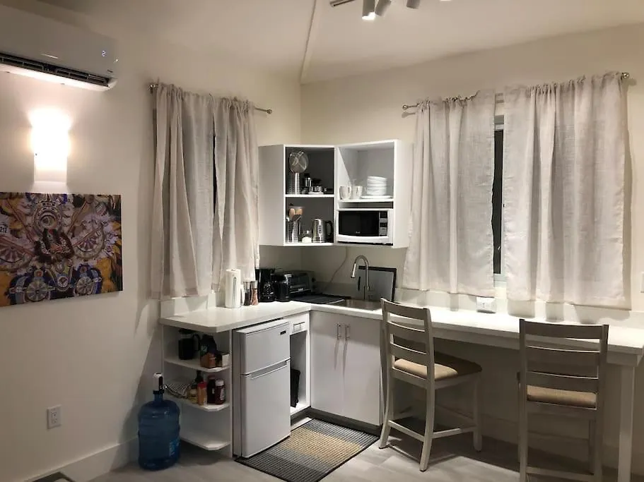 Two Charming Connected Apartments For 4 Or Family Nassau