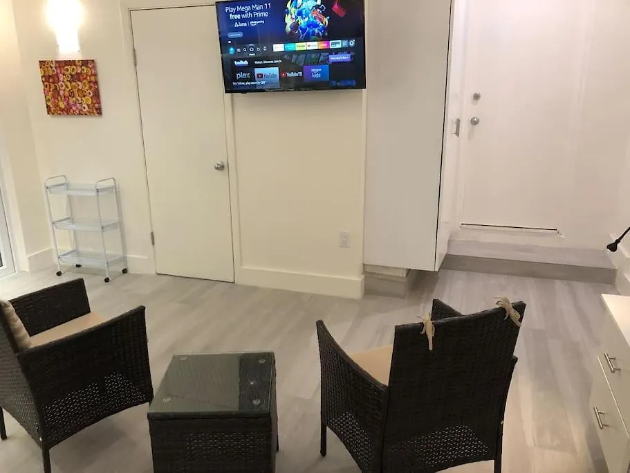 Two Charming Connected Apartments For 4 Or Family Nassau