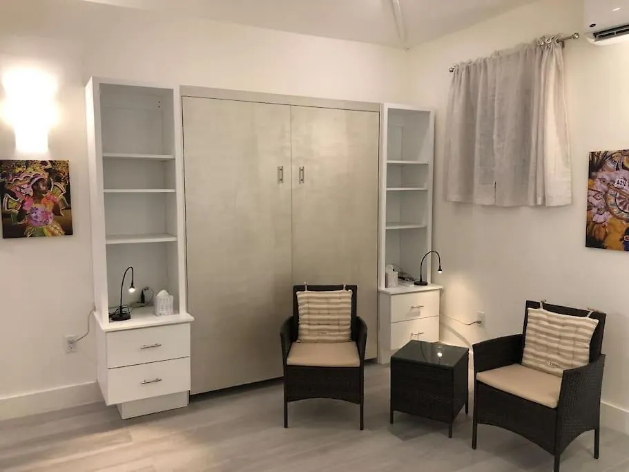 Two Charming Connected Apartments For 4 Or Family Nassau