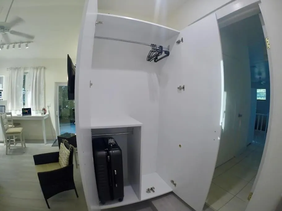 Two Charming Connected Apartments For 4 Or Family Nassau