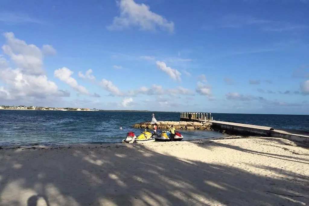 Two Charming Connected Apartments For 4 Or Family Nassau
