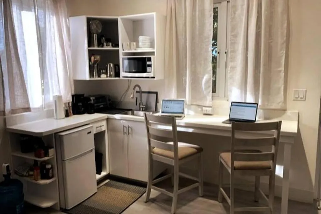 Two Charming Connected Apartments For 4 Or Family Nassau
