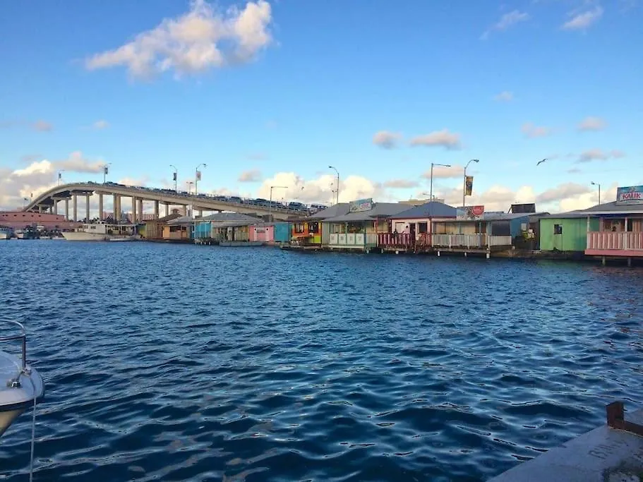 Two Charming Connected Apartments For 4 Or Family Nassau