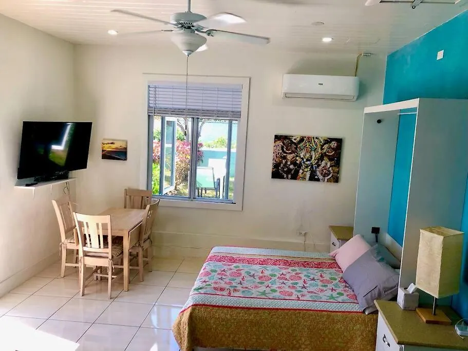Two Charming Connected Apartments For 4 Or Family Nassau